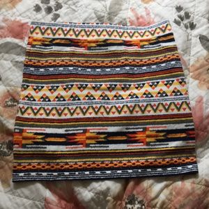 Geometric patterned skirt